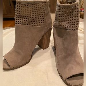 Report taupe booties
